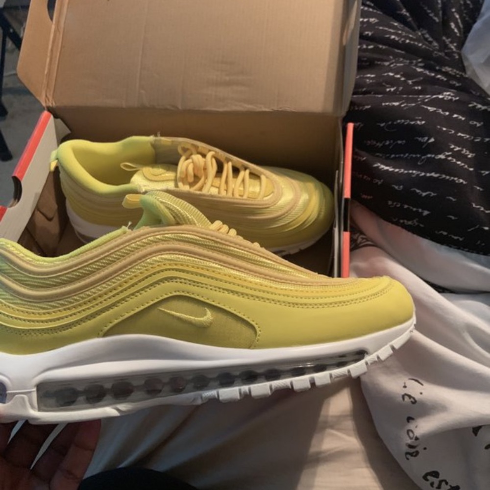 Yellow sneakers !